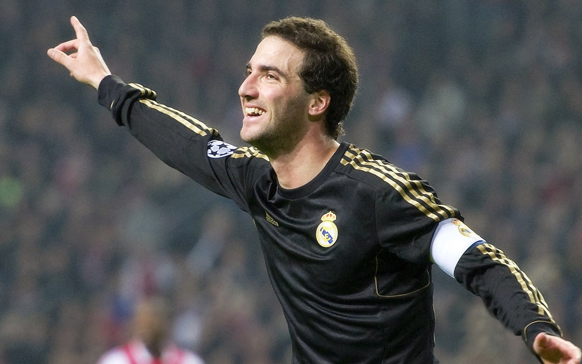 英超：布莱顿4-2大胜伯恩茅斯，阿尔扎拉发挥出众，英超布莱顿对埃弗顿