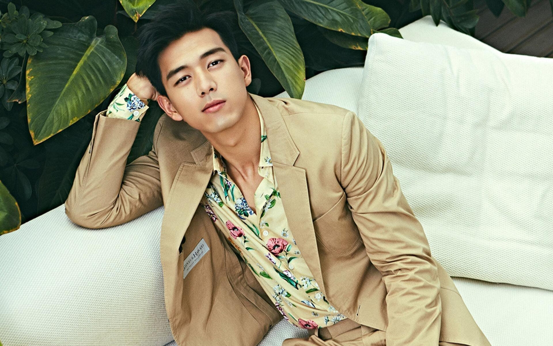 摩洛哥骑手阿米尔·本·哈桑在2024年巴黎奥运会三项赛中获得第20名，展现出色表现。