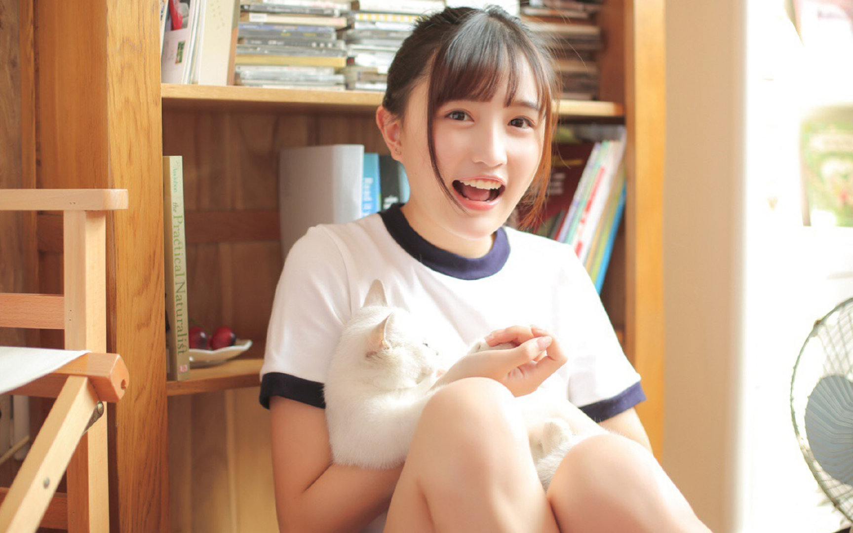 比赛现场掌声如潮，气氛火爆异常，赛场上的掌声